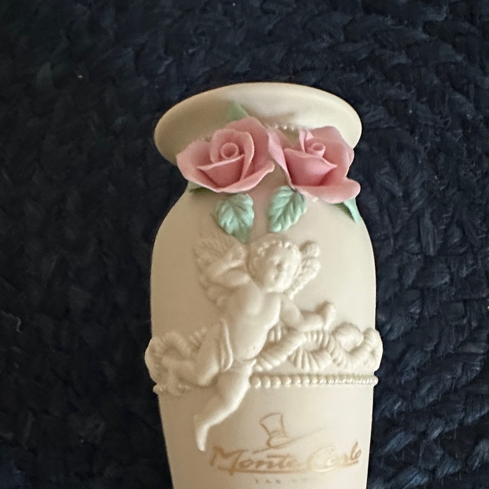 NEW /Never Used - Monte Carlo Las Vegas Casino Cream Vase with Pink Rose Accents - Picture 6 of 6